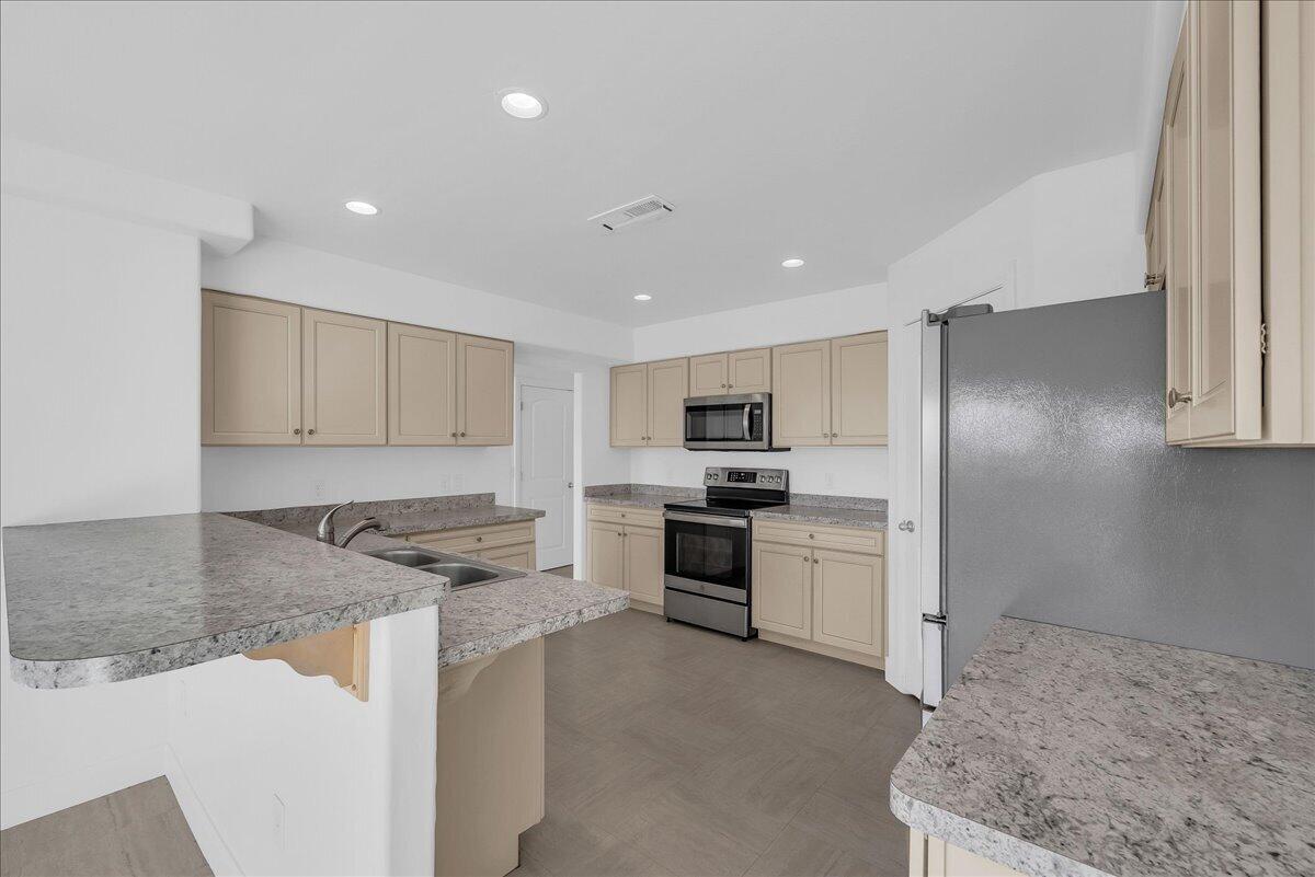 2255 Hill Road, Unit 15 St. George, UT 84790 - Photo 33 of 40 Casita - Kitchen