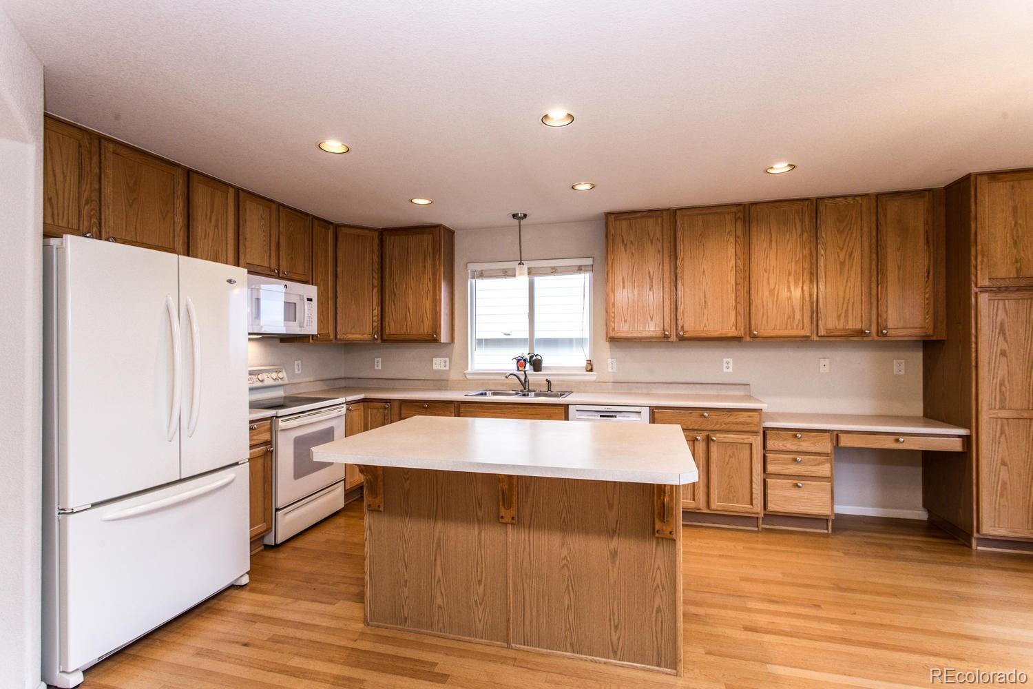 10242 Rustic Redwood Way Highlands Ranch, CO 80126 - Photo 10 of 35