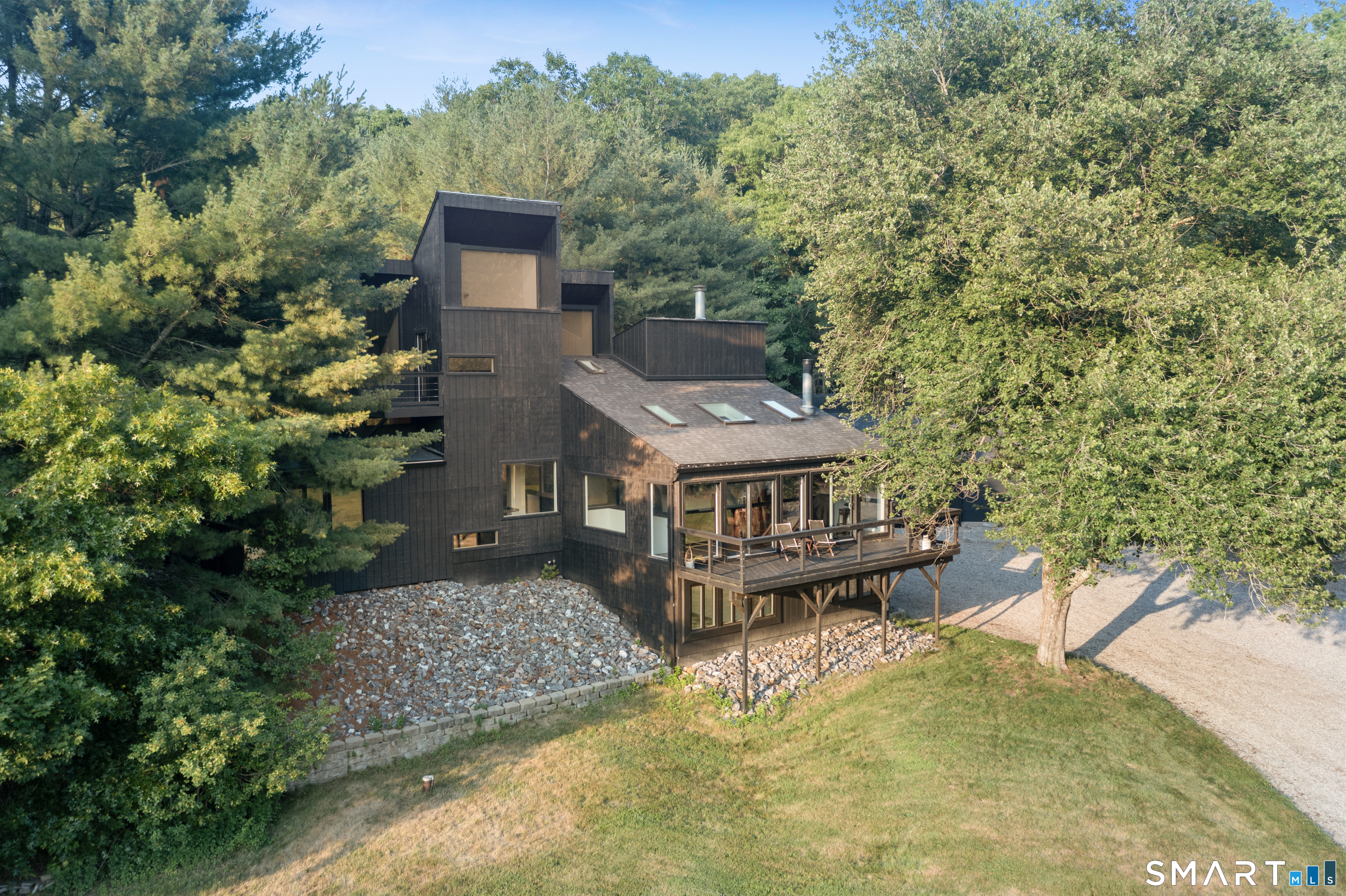 564 Hubbard Road Killingly, CT 06239 - Photo 2 of 40