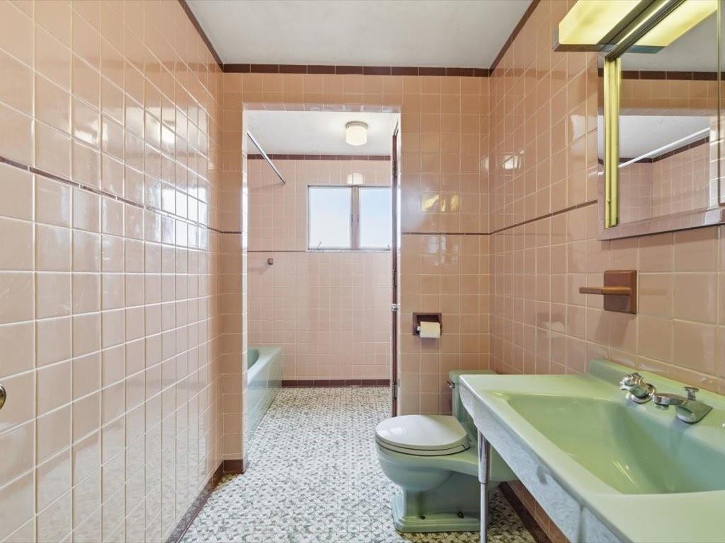 600 Mary Street Monongahela, PA 15063 - Photo 21 of 50 1st Floor Bath