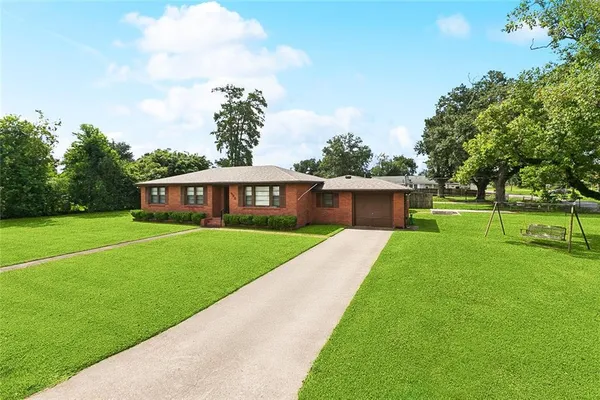 $205,000 | 235 Oak Street, Hahnville, LA 70057