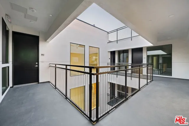 $3,595 | 10947 Hartsook Street, Unit 301, North Hollywood, CA 91601