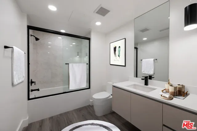 $3,595 | 10947 Hartsook Street, Unit 301, North Hollywood, CA 91601