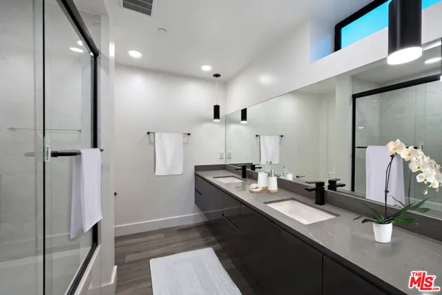 $3,595 | 10947 Hartsook Street, Unit 301, North Hollywood, CA 91601