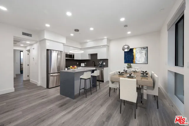 $3,595 | 10947 Hartsook Street, Unit 301, North Hollywood, CA 91601