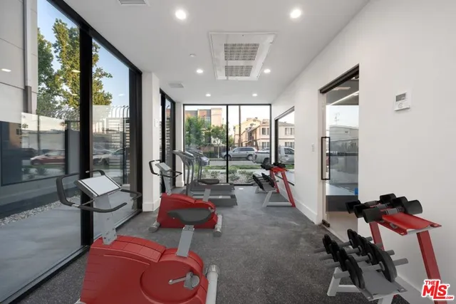 $3,595 | 10947 Hartsook Street, Unit 301, North Hollywood, CA 91601