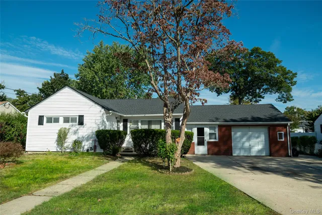 $640,000 | 3 Poplar Street, Central Islip, NY 11722