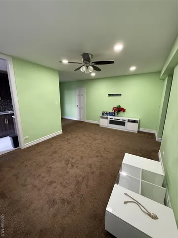 a view of a livingroom with furniture