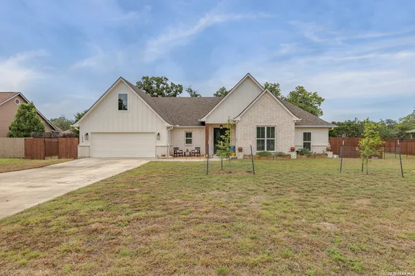 $440,000 | 1516 Kings Ranch Road, Bandera, TX 78003