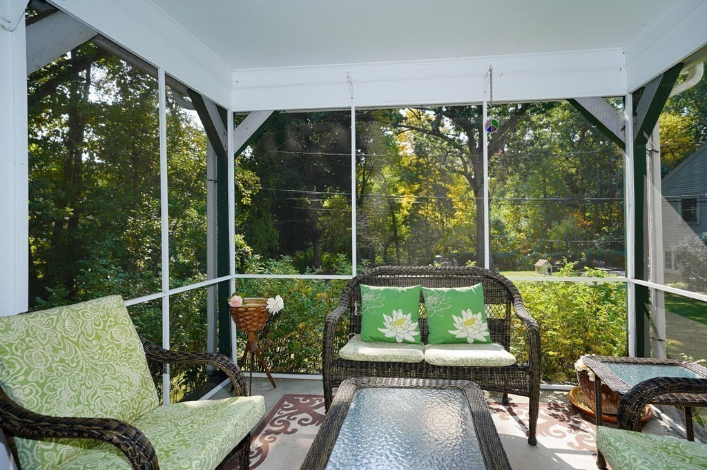 36 Hollywood Road Winchester, MA 01890 - Photo 10 of 29 Gallery Image 10