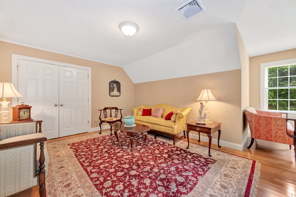 11 Miscoe Hill Road Mendon, MA 01756 - Photo 32 of 40