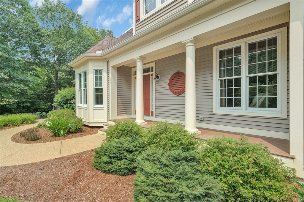 11 Miscoe Hill Road Mendon, MA 01756 - Photo 5 of 40