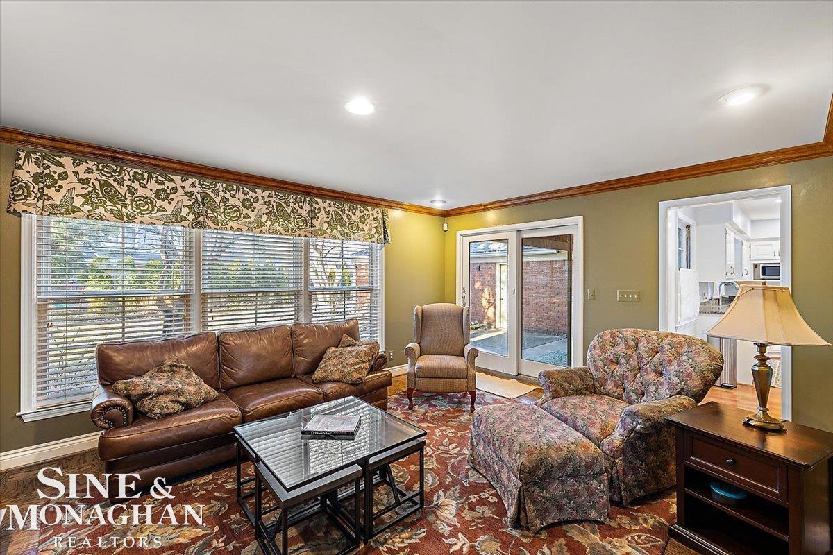595 Thorntree Road Grosse Pointe Woods, MI 48236 - Photo 9 of 64