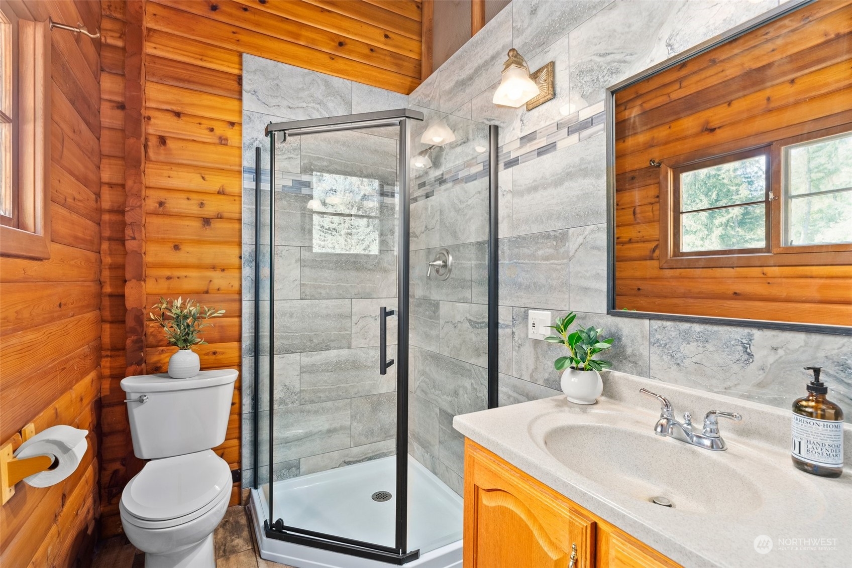 1028 King Road Winlock, WA 98596 - Photo 18 of 38 a bathroom with a sink a toilet and shower