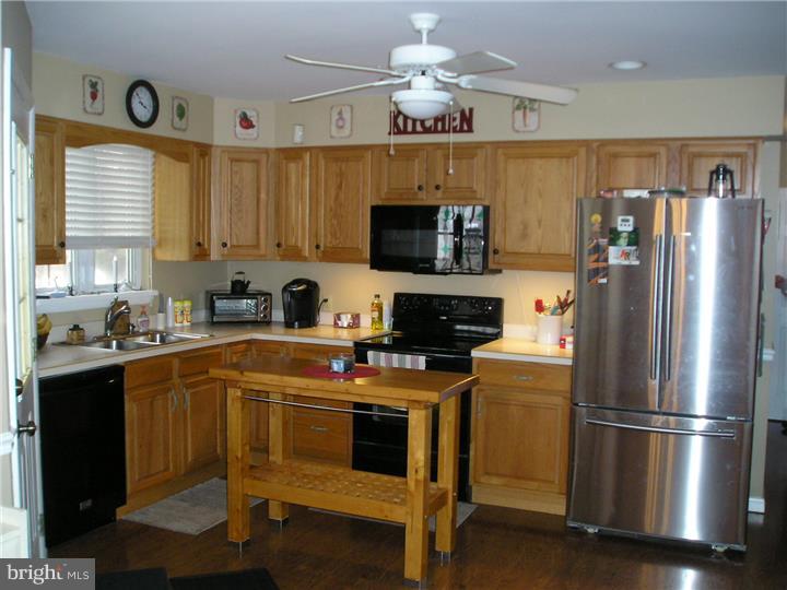 180 Middle Road Dublin, PA 18917 - Photo 4 of 18 Kitchen