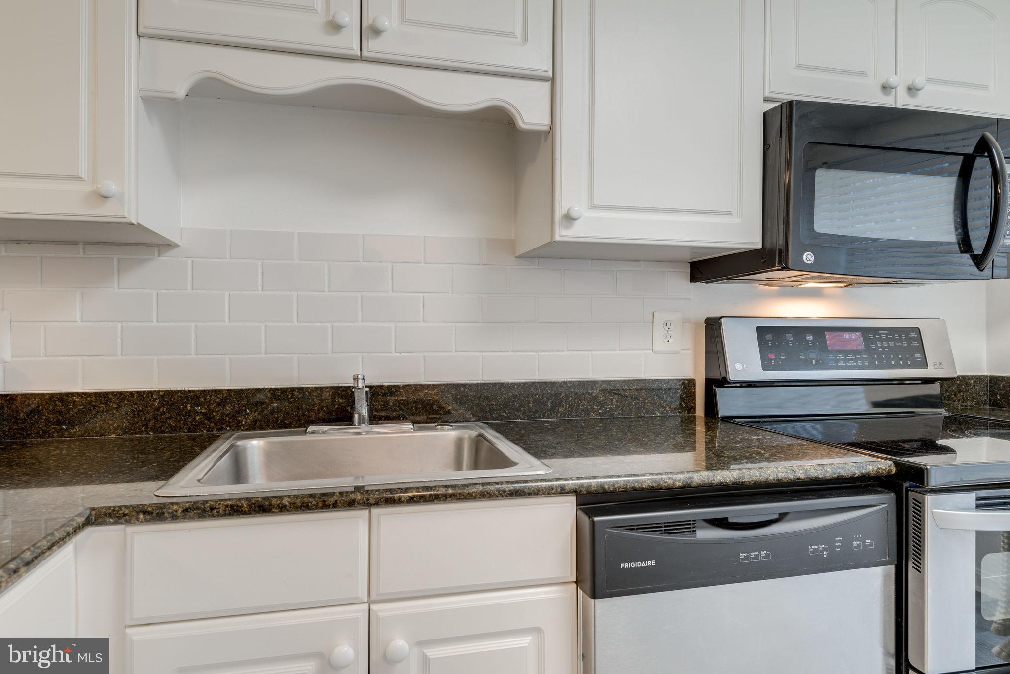11219 Silentwood Lane Reston, VA 20191 - Photo 5 of 44 Brand NEW subway tile backsplash