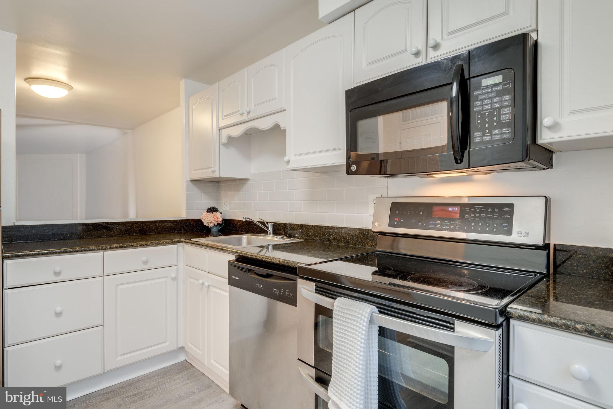 11219 Silentwood Lane Reston, VA 20191 - Photo 7 of 44