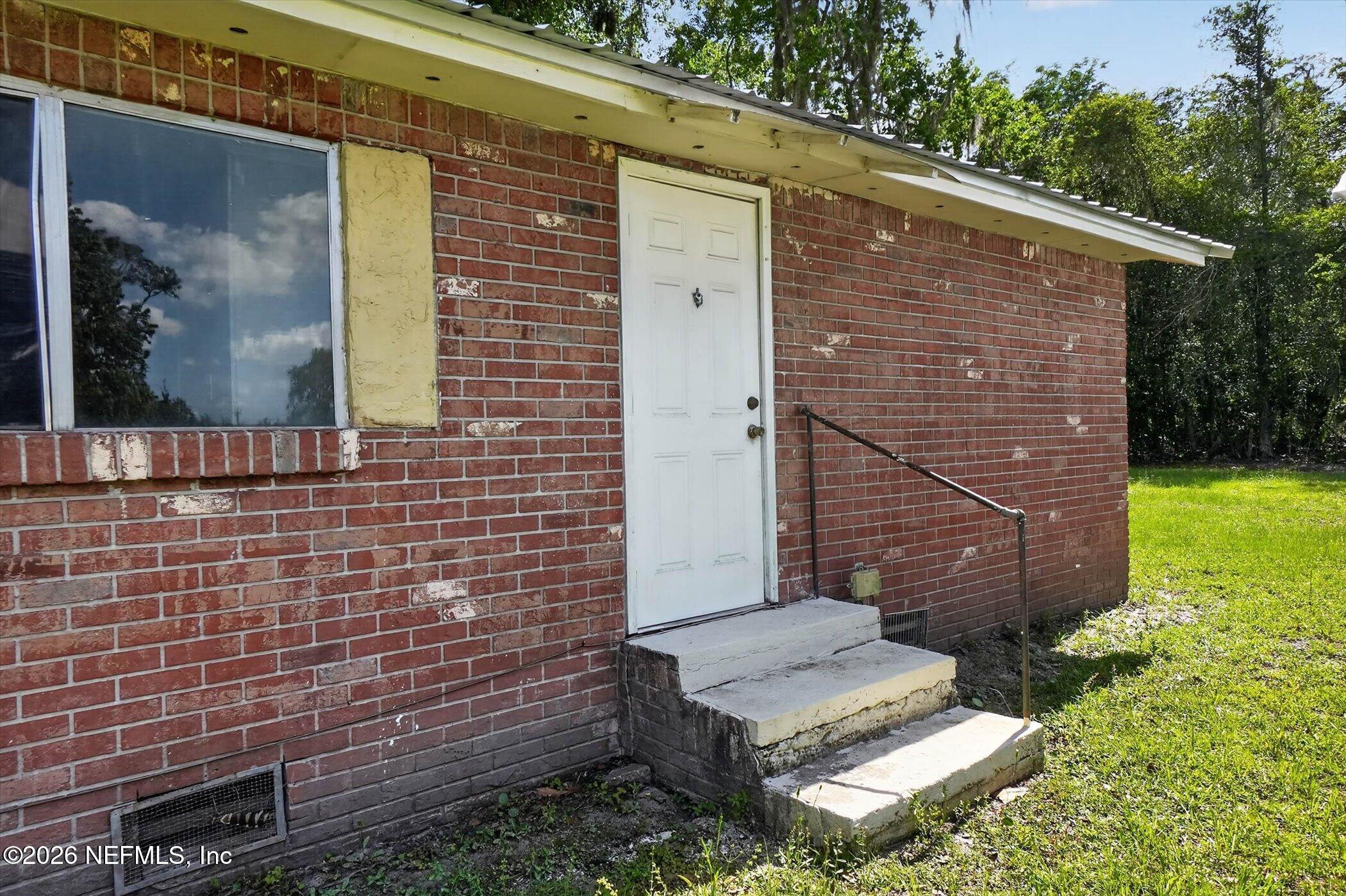 160 Southwest 9th Avenue Lake Butler, FL 32054 - Photo 39 of 42 39-160-SW-9th-Ave-WindowStill-Photograph