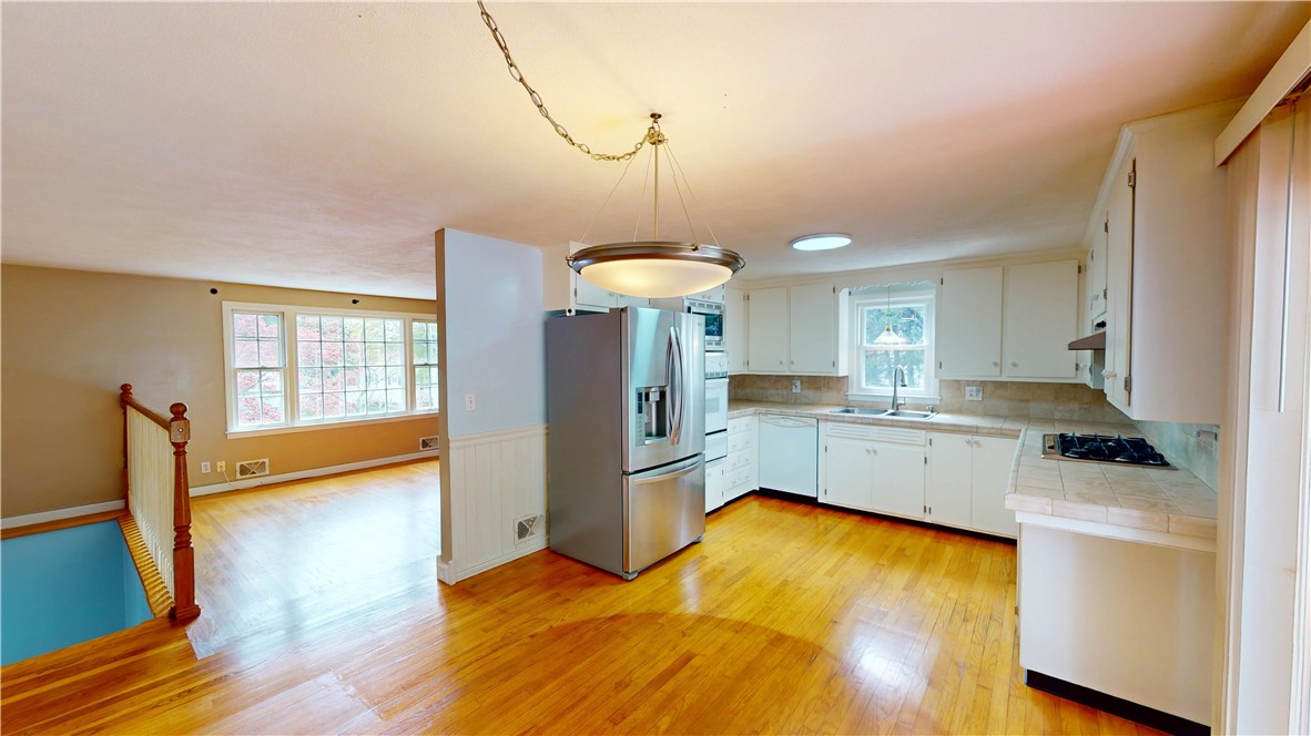 218 Douglas Road Warwick, RI 02886 - Photo 12 of 44