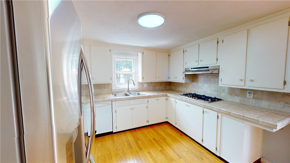 218 Douglas Road Warwick, RI 02886 - Photo 16 of 44