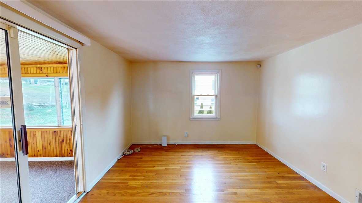 218 Douglas Road Warwick, RI 02886 - Photo 23 of 44