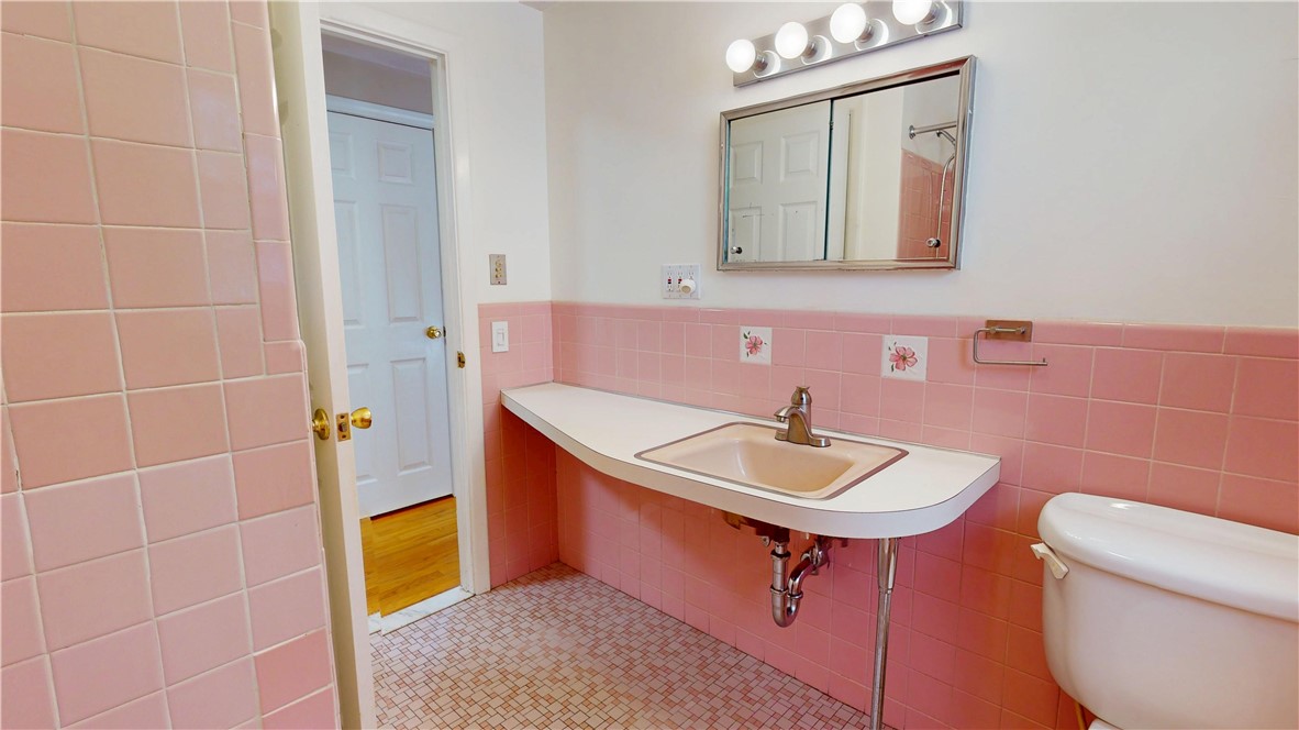 218 Douglas Road Warwick, RI 02886 - Photo 33 of 44