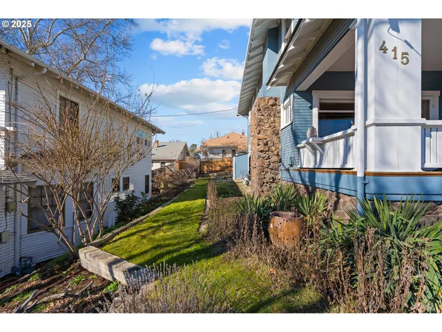 a view of backyard of house