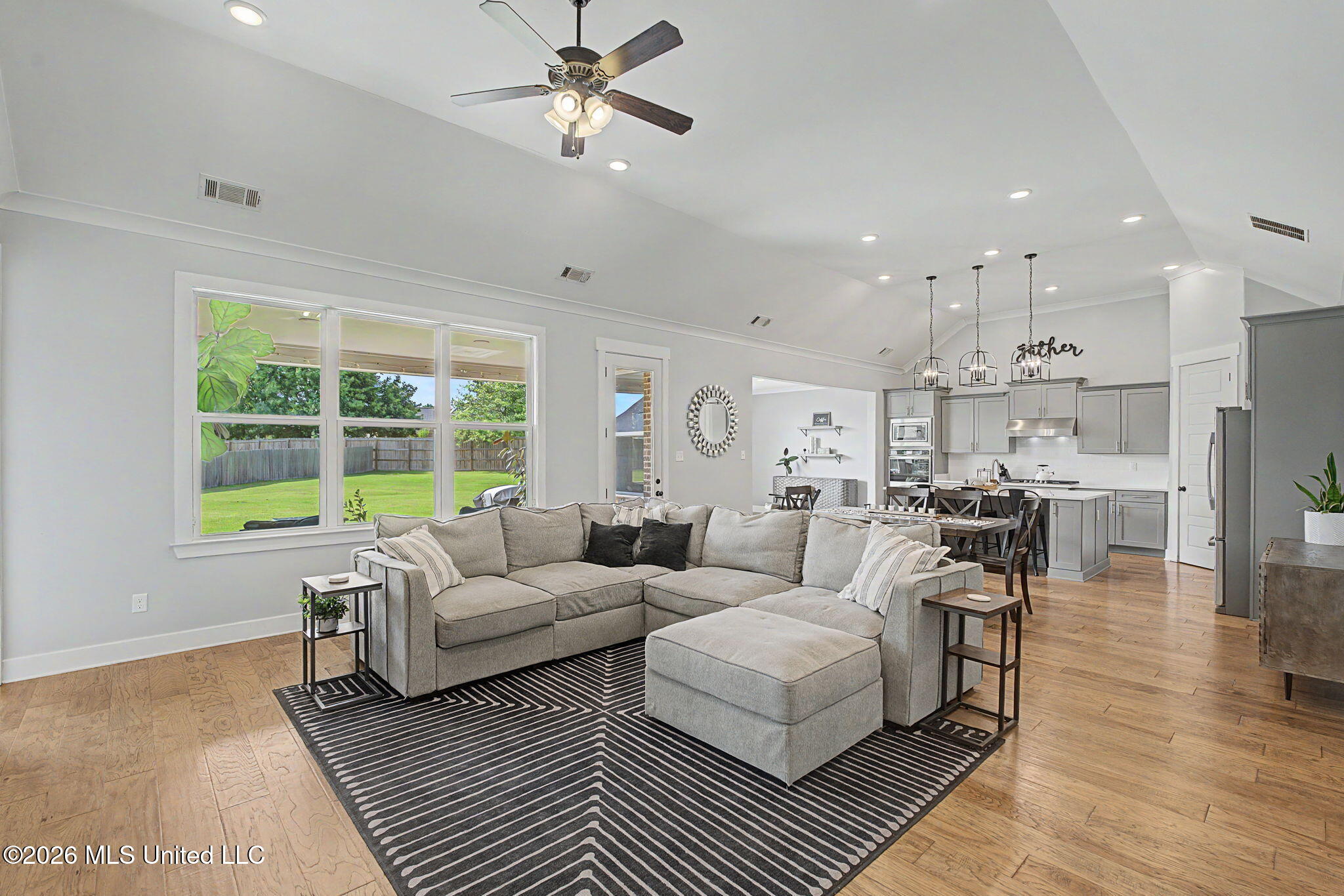 13910 Highlands Crest Loop Olive Branch, MS 38654 - Photo 2 of 58 Great Room