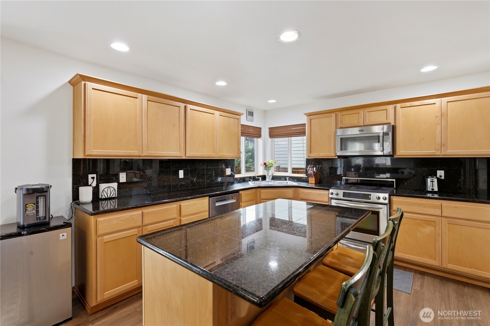 5208 Northeast 8th Court Renton, WA 98059 - Photo 10 of 34