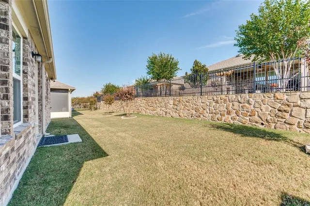a view of back yard of the house