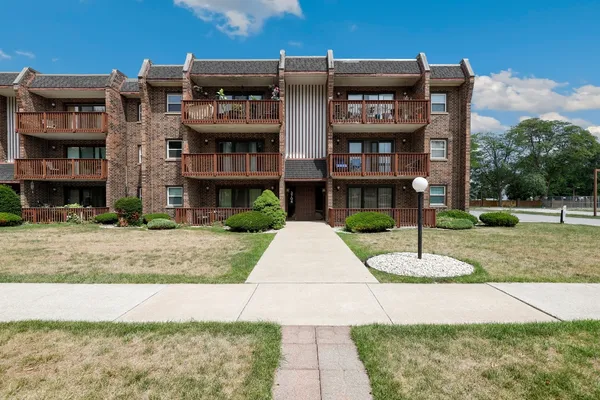 $120,000 | 3704 215th Street, Unit 205, Matteson, IL 60443