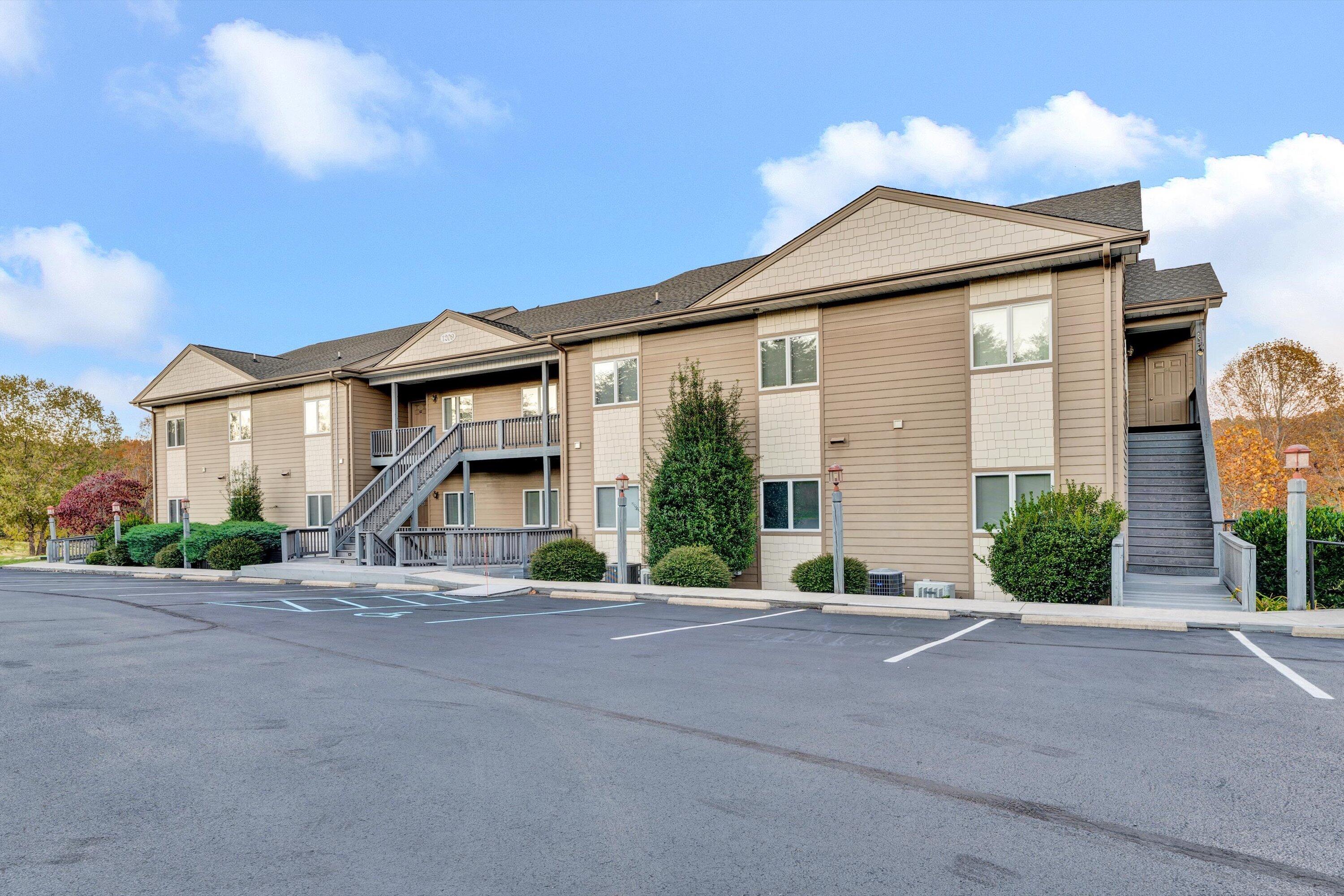 1209 Mariners Way, Unit 72 Huddleston, VA 24104 - Photo 3 of 57 01-1-DSC00097