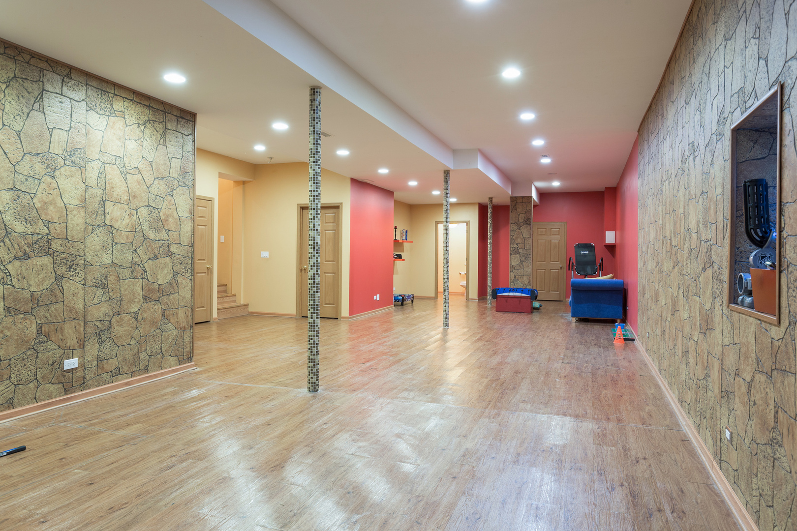 1050 Ridge Road Highland Park, IL 60035 - Photo 26 of 33 a view of a hallway with seating area