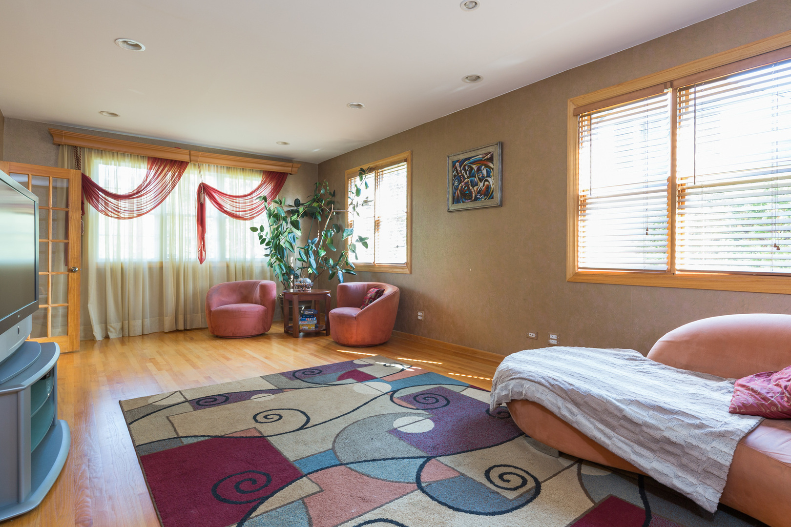 1050 Ridge Road Highland Park, IL 60035 - Photo 6 of 33 a bedroom with furniture and a window