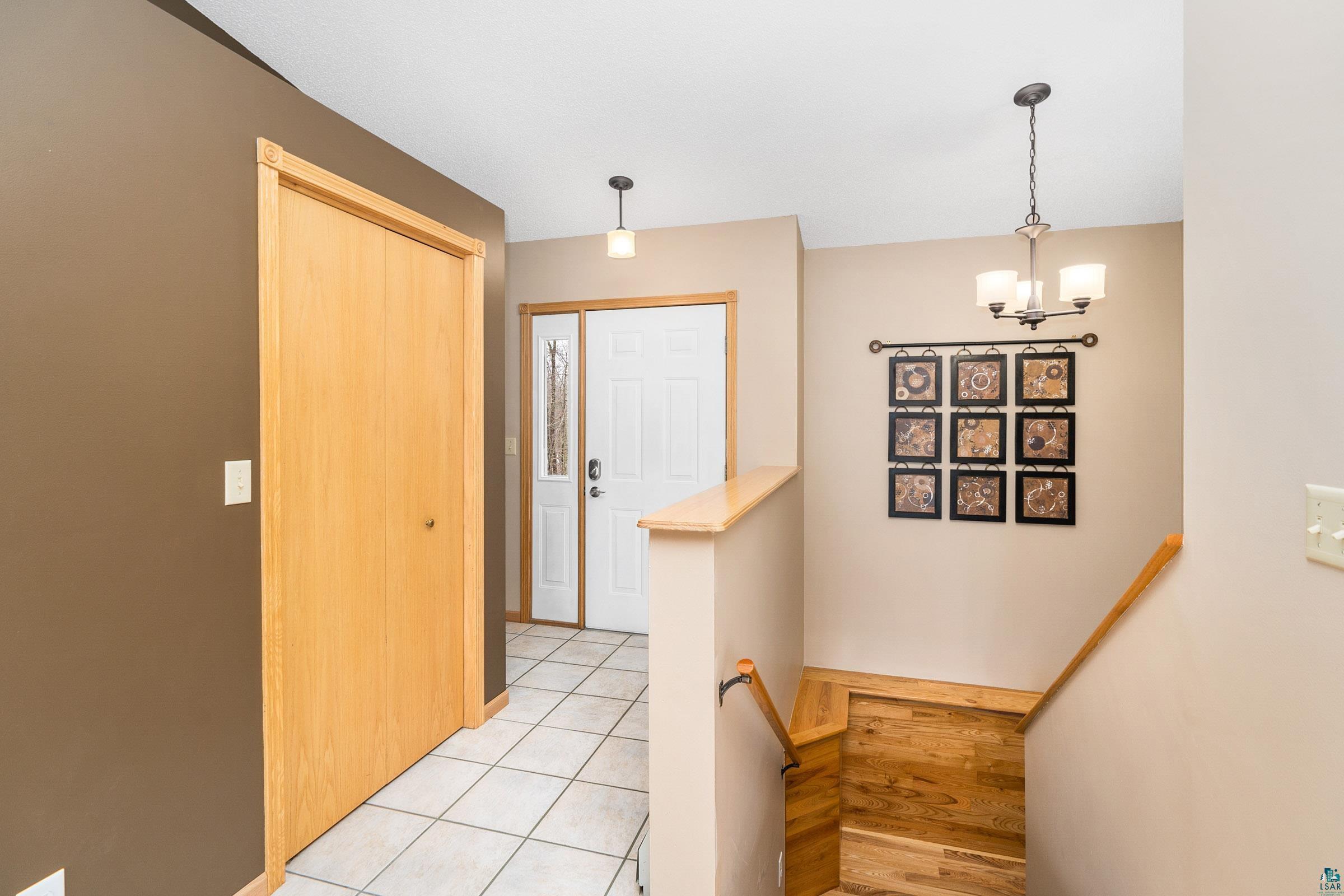 5871 North Pike Lake Road Duluth, MN 55811 - Photo 3 of 50 Entryway