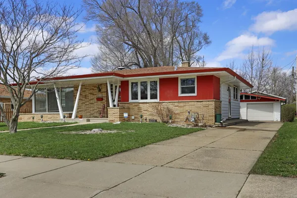 $329,900 | 2126 34th Street, Kenosha, WI 53140