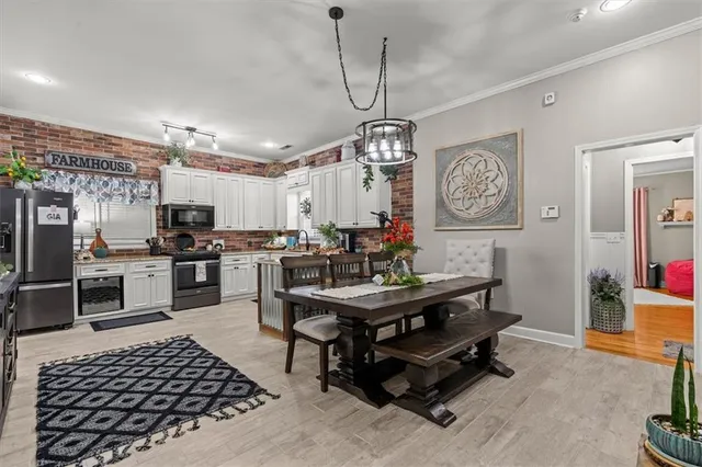 en suite bathroom with a toilet sink and mirror