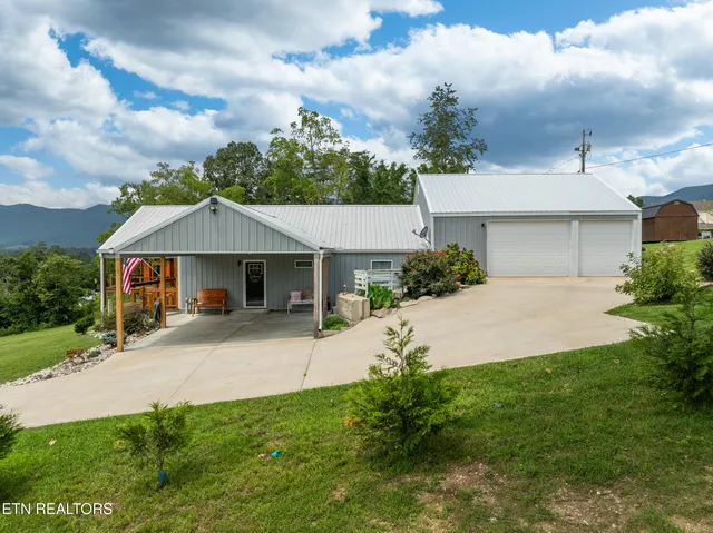 $475,000 | 817 Powell Valley Shores Circle, Speedwell, TN 37870