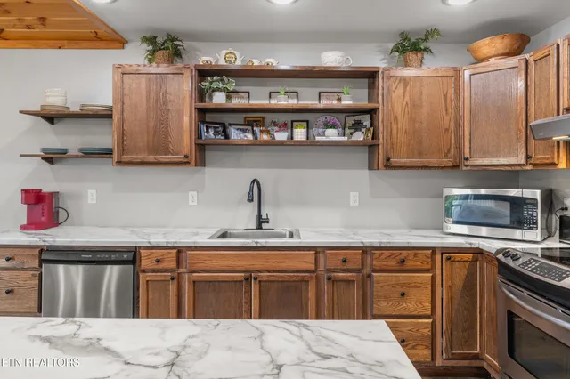 $475,000 | 817 Powell Valley Shores Circle, Speedwell, TN 37870