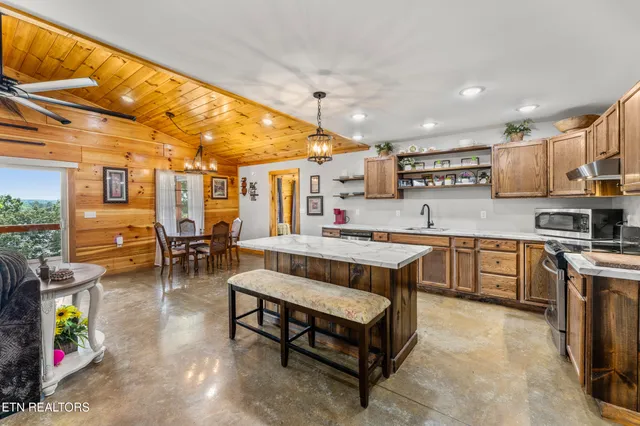 $475,000 | 817 Powell Valley Shores Circle, Speedwell, TN 37870