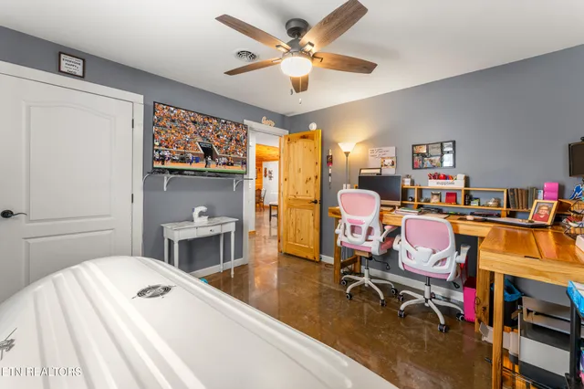 $475,000 | 817 Powell Valley Shores Circle, Speedwell, TN 37870