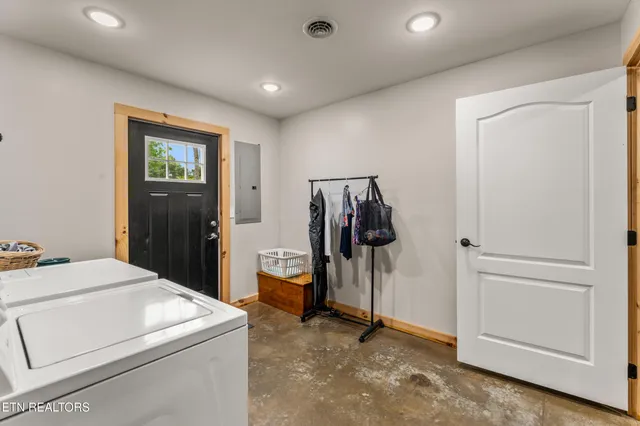 $475,000 | 817 Powell Valley Shores Circle, Speedwell, TN 37870