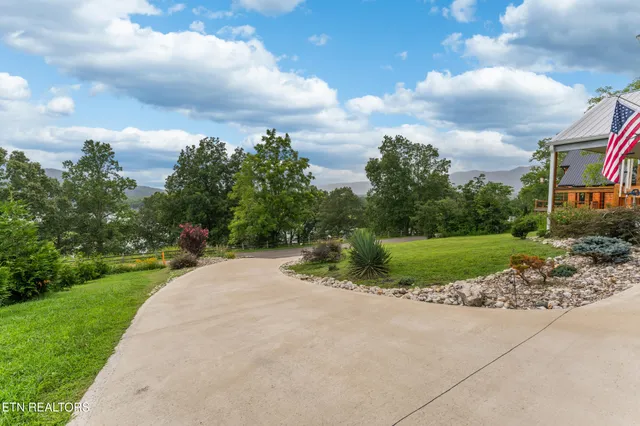 $475,000 | 817 Powell Valley Shores Circle, Speedwell, TN 37870