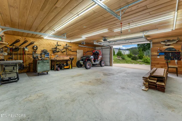 $475,000 | 817 Powell Valley Shores Circle, Speedwell, TN 37870