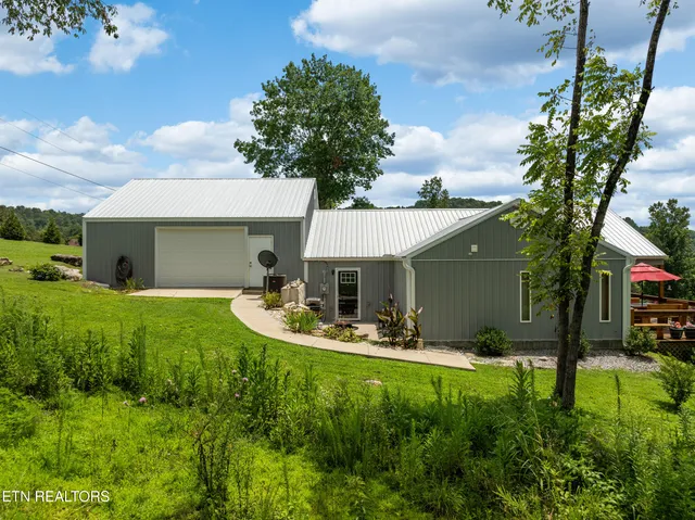 $475,000 | 817 Powell Valley Shores Circle, Speedwell, TN 37870