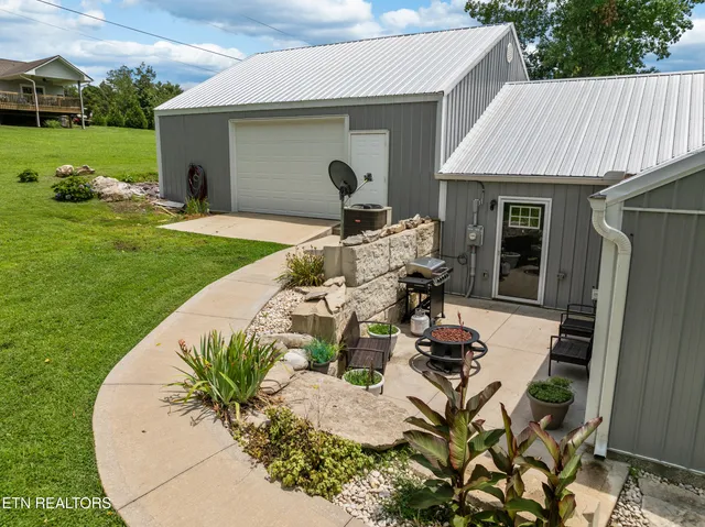 $475,000 | 817 Powell Valley Shores Circle, Speedwell, TN 37870