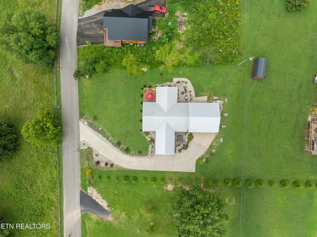 $475,000 | 817 Powell Valley Shores Circle, Speedwell, TN 37870