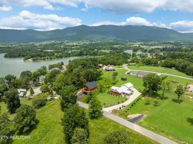 $475,000 | 817 Powell Valley Shores Circle, Speedwell, TN 37870