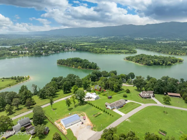 $475,000 | 817 Powell Valley Shores Circle, Speedwell, TN 37870