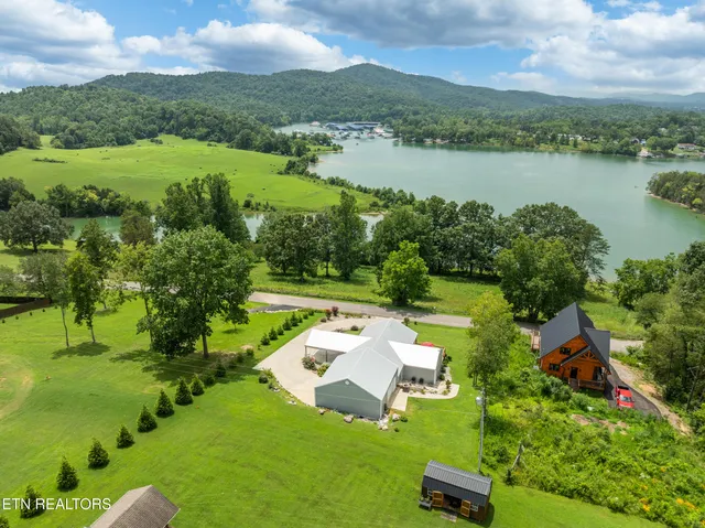 $475,000 | 817 Powell Valley Shores Circle, Speedwell, TN 37870
